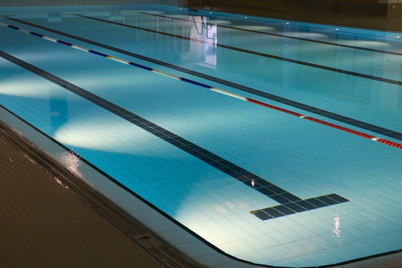 Indoor Swimming Pool 735309 1280