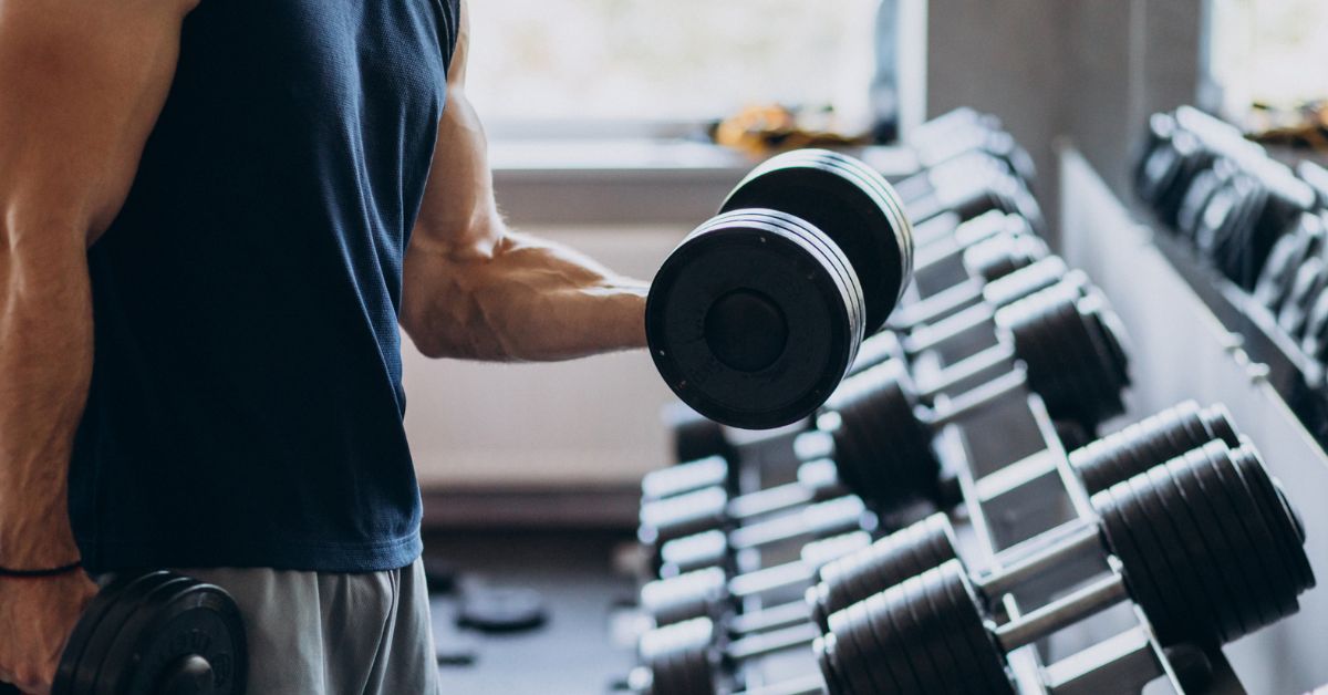 Muskarac Dize Tegove U Teretani