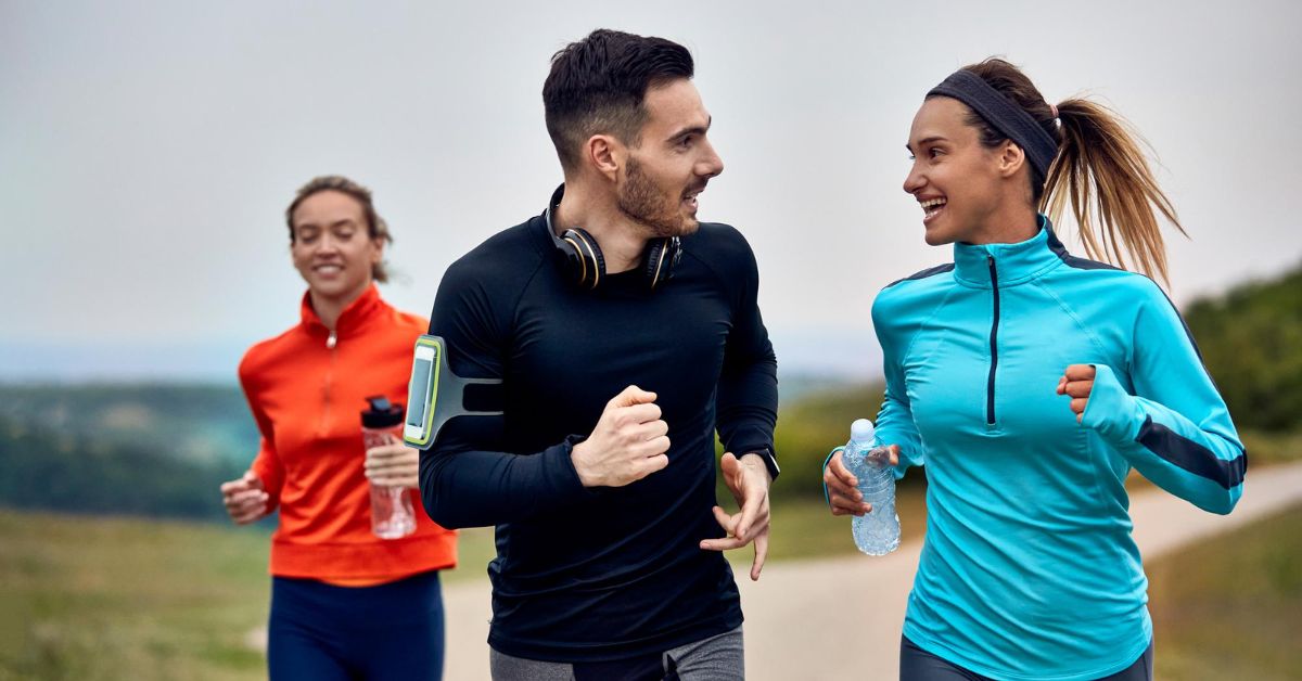 Muskarac I Zena Pricaju Dok Trce